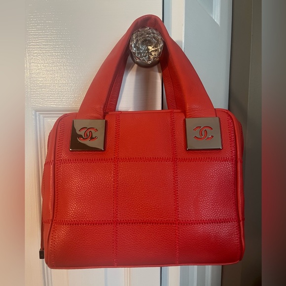 CHANEL - Pink Leather Handbag - *RARE* - Picture 11 of 14